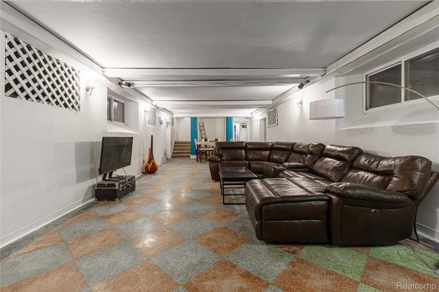 1735 LINCOLNSHIRE Drive, Detroit, MI 48203