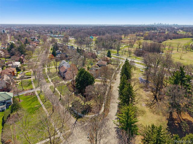 1735 LINCOLNSHIRE Drive, Detroit, MI 48203