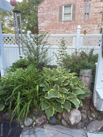 1735 LINCOLNSHIRE Drive, Detroit, MI 48203