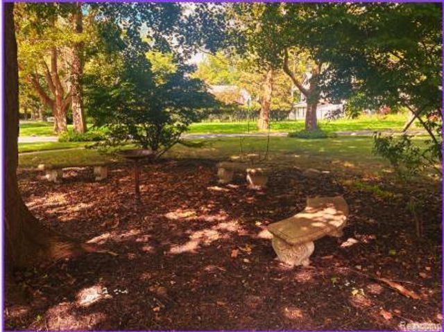 1735 LINCOLNSHIRE Drive, Detroit, MI 48203