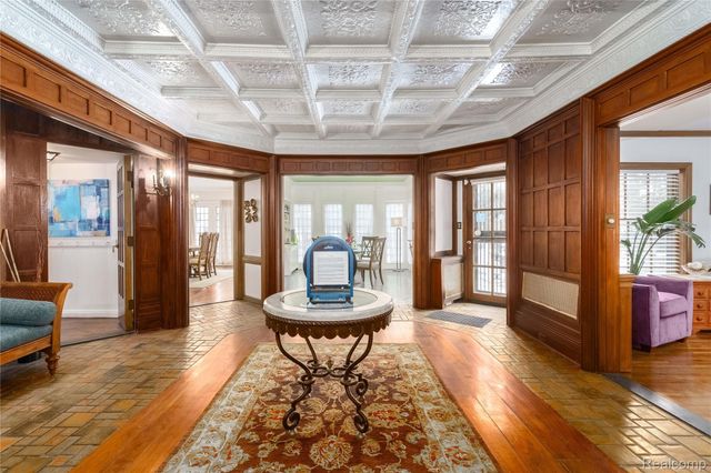 1735 LINCOLNSHIRE Drive, Detroit, MI 48203