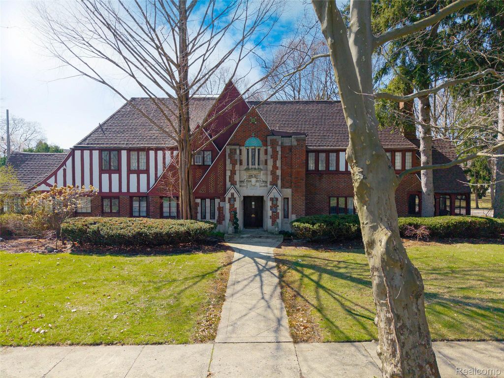 1735 LINCOLNSHIRE Drive, Detroit, MI 48203
