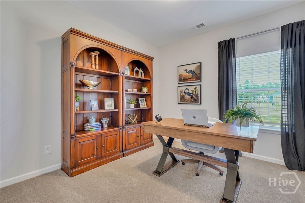 Image 8 of property listing at 153 Orkney Road, Savannah, GA 31407
