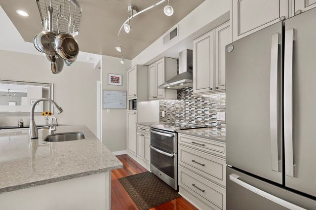 4040 N Hall Street 201, Dallas, TX 75219