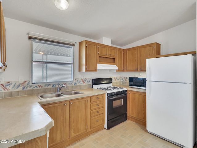 301 S SIGNAL BUTTE Road 827, Apache Junction, AZ 85120
