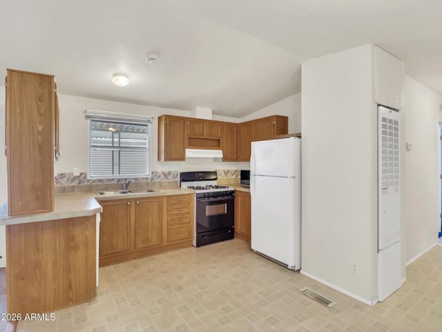 301 S SIGNAL BUTTE Road 827, Apache Junction, AZ 85120