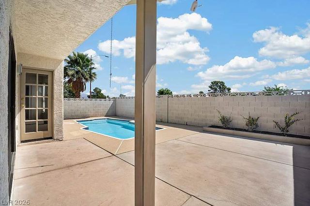 2521 Charteroak Street, Las Vegas, NV 89108