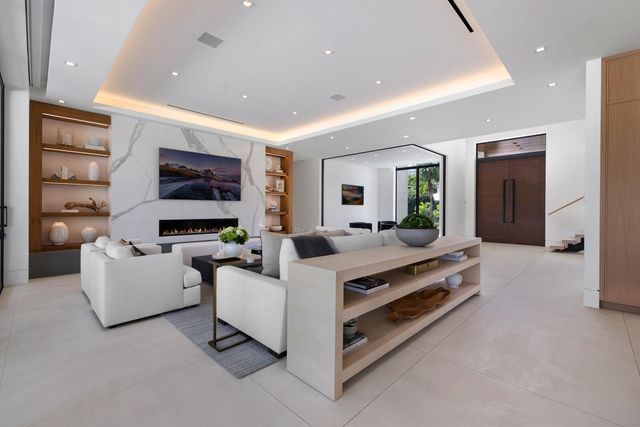 2423 Castilla Isle, Fort Lauderdale, FL 33301