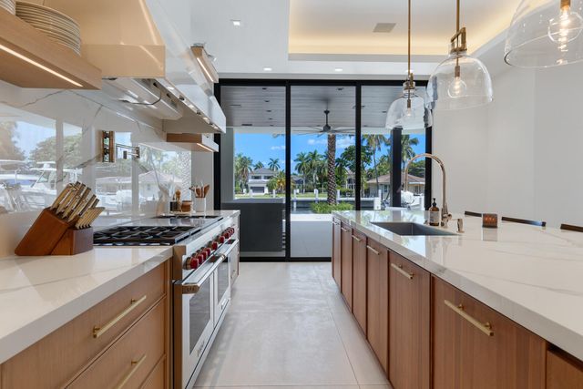 2423 Castilla Isle, Fort Lauderdale, FL 33301