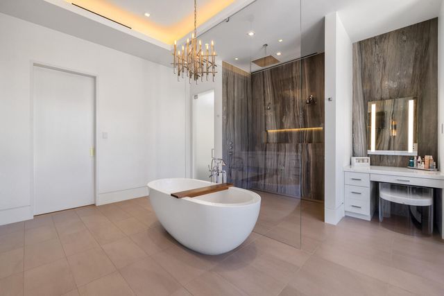 2423 Castilla Isle, Fort Lauderdale, FL 33301