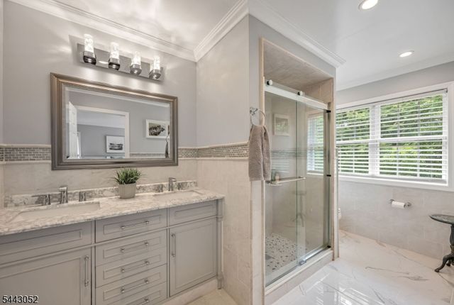 94 Heather Ln, Wyckoff Twp., NJ 07481