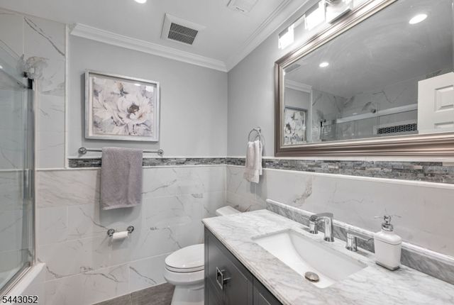 94 Heather Ln, Wyckoff Twp., NJ 07481