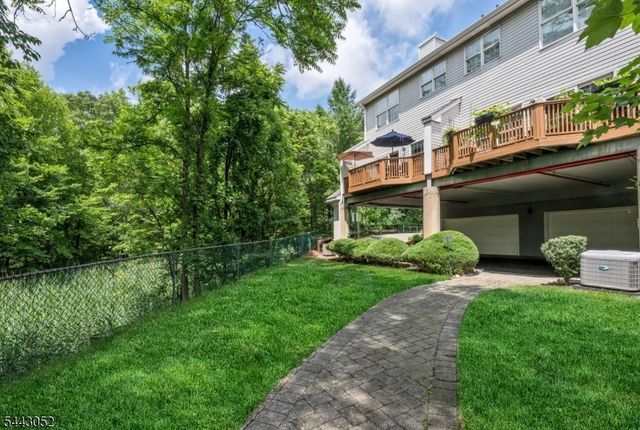 94 Heather Ln, Wyckoff Twp., NJ 07481