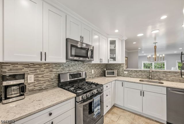 94 Heather Ln, Wyckoff Twp., NJ 07481