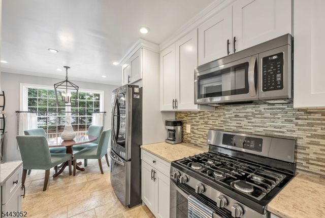 94 Heather Ln, Wyckoff Twp., NJ 07481
