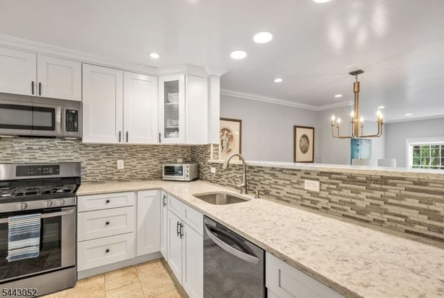 94 Heather Ln, Wyckoff Twp., NJ 07481