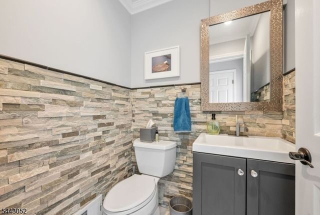 94 Heather Ln, Wyckoff Twp., NJ 07481