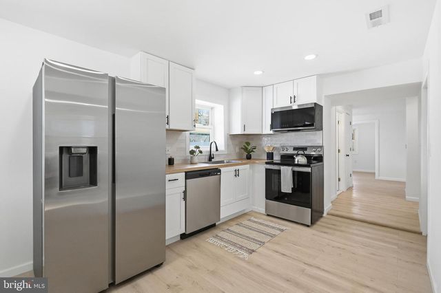 2323 MOLE RD, Secane, PA 19018