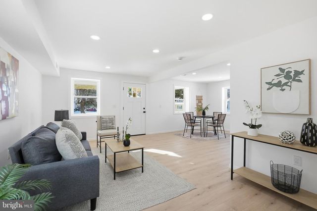 2323 MOLE RD, Secane, PA 19018