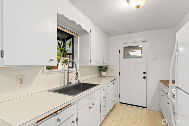 9412 4th Avenue SW, Seattle, WA 98106