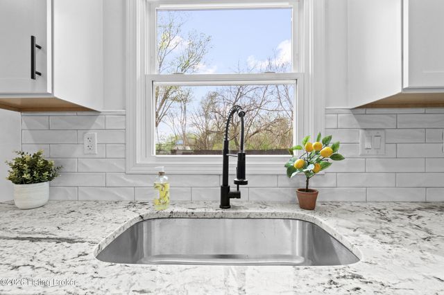 9304 New Maple Rd, Louisville, KY 40229