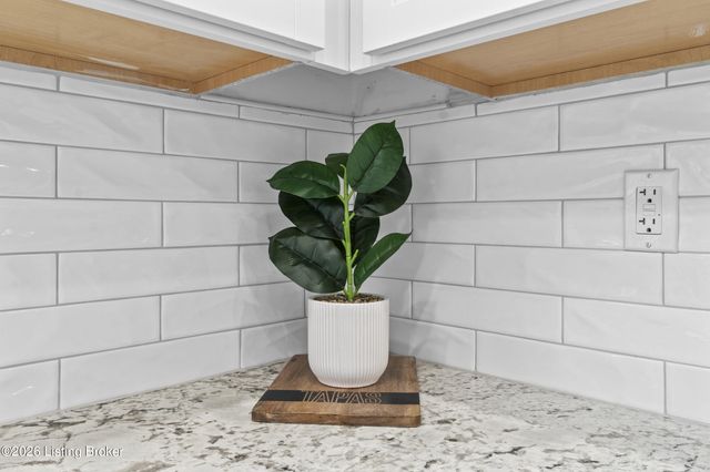 9304 New Maple Rd, Louisville, KY 40229