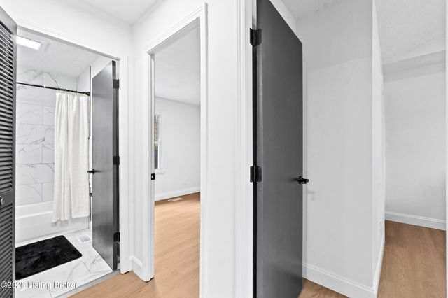 9304 New Maple Rd, Louisville, KY 40229