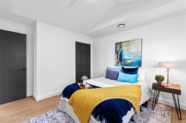 9304 New Maple Rd, Louisville, KY 40229