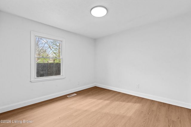 9304 New Maple Rd, Louisville, KY 40229