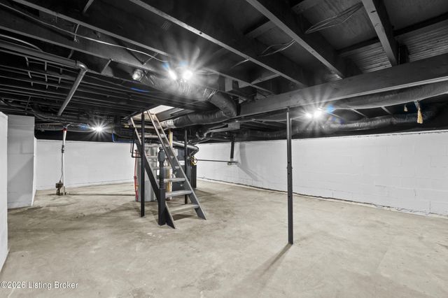 9304 New Maple Rd, Louisville, KY 40229