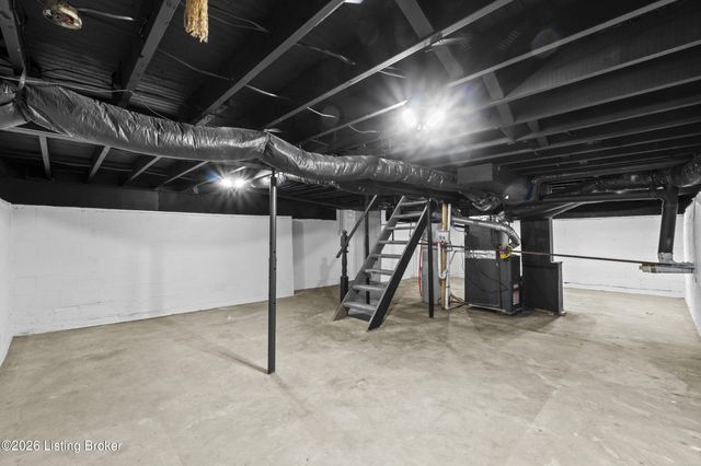 9304 New Maple Rd, Louisville, KY 40229