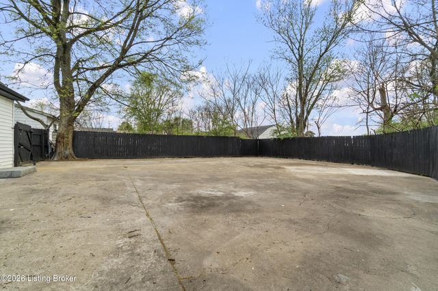 9304 New Maple Rd, Louisville, KY 40229