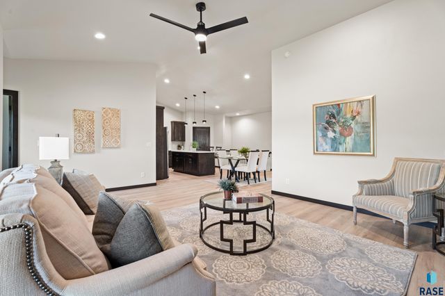 1107 S Foss Ave Avenue, Sioux Falls, SD 57110