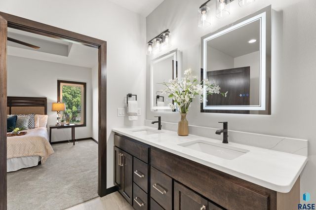 1107 S Foss Ave Avenue, Sioux Falls, SD 57110