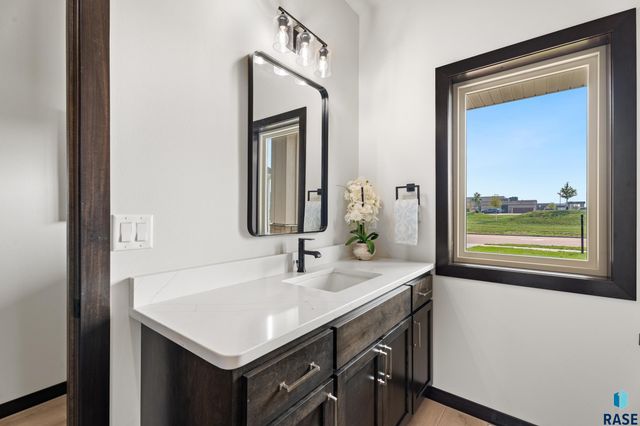 1107 S Foss Ave Avenue, Sioux Falls, SD 57110