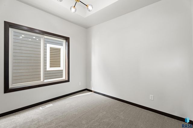 1107 S Foss Ave Avenue, Sioux Falls, SD 57110