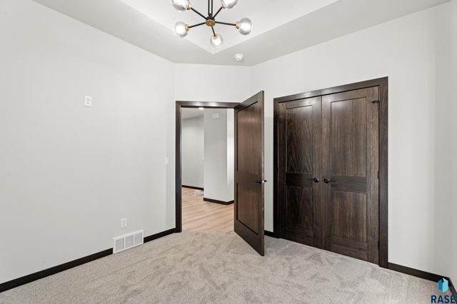 1107 S Foss Ave Avenue, Sioux Falls, SD 57110