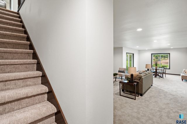 1107 S Foss Ave Avenue, Sioux Falls, SD 57110