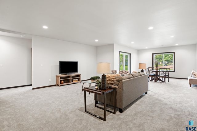 1107 S Foss Ave Avenue, Sioux Falls, SD 57110