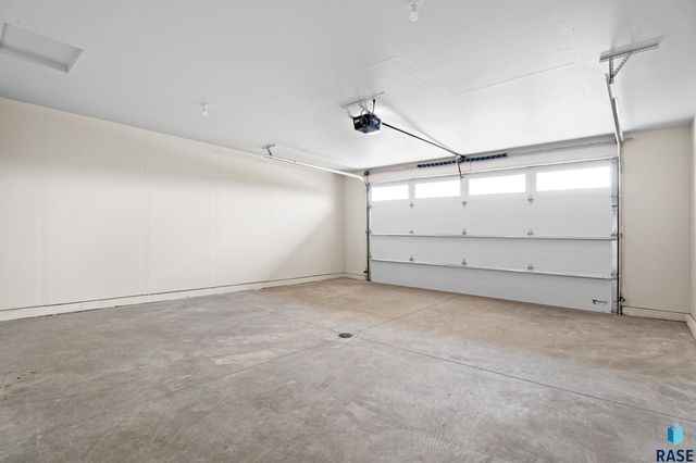 1107 S Foss Ave Avenue, Sioux Falls, SD 57110