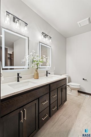 1107 S Foss Ave Avenue, Sioux Falls, SD 57110