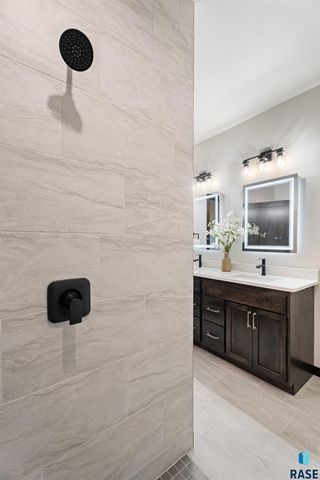 1107 S Foss Ave Avenue, Sioux Falls, SD 57110