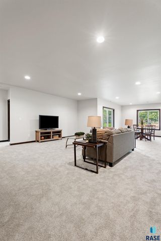 1107 S Foss Ave Avenue, Sioux Falls, SD 57110