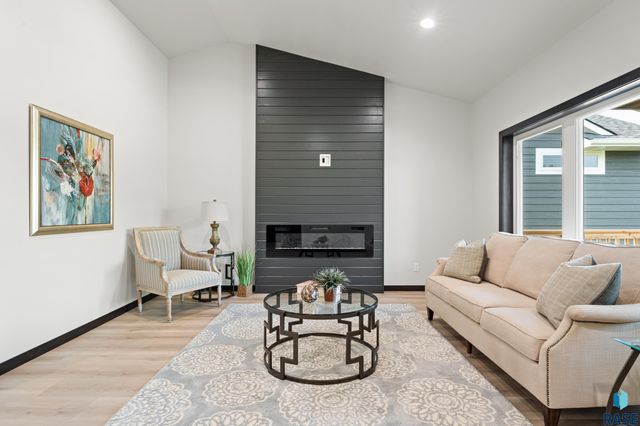 1107 S Foss Ave Avenue, Sioux Falls, SD 57110