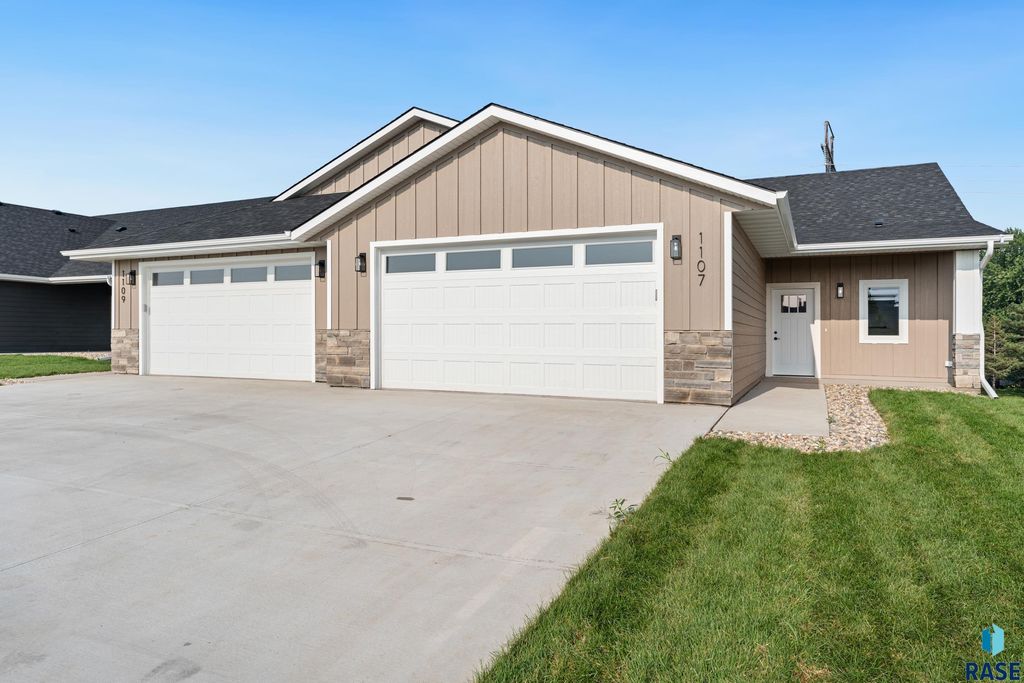 1107 S Foss Ave Avenue, Sioux Falls, SD 57110