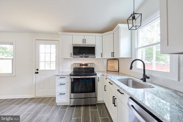 48 E CHEROKEE DR, Newark, DE 19713