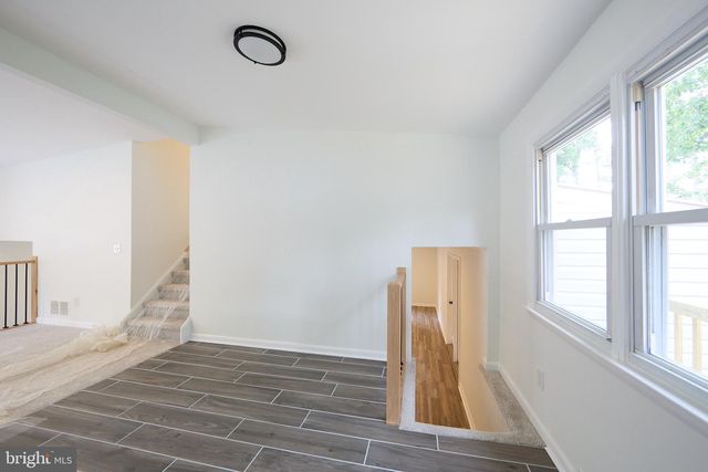 48 E CHEROKEE DR, Newark, DE 19713