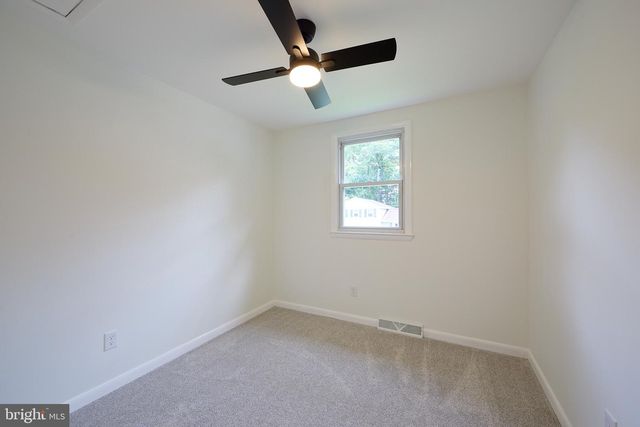 48 E CHEROKEE DR, Newark, DE 19713