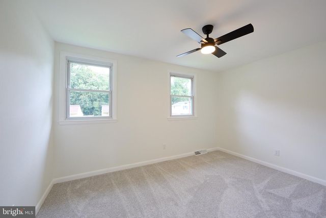 48 E CHEROKEE DR, Newark, DE 19713