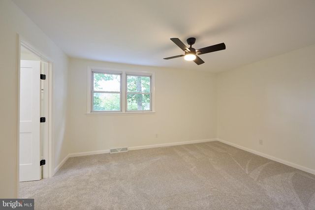 48 E CHEROKEE DR, Newark, DE 19713